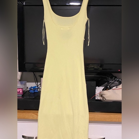 Bright yellow maxi dress - Picture 2 of 2